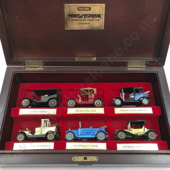 Limited Edition Models of Yesteryear Connoisseurs Collection Display Case