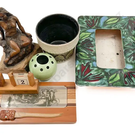 Quantity of Assorted Kiwiana Incl. Pottery and Figure Together With Desk Set
