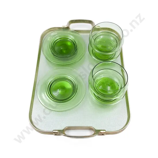 Quantity of Uranium Glass (Faults) on Double Handled Tray