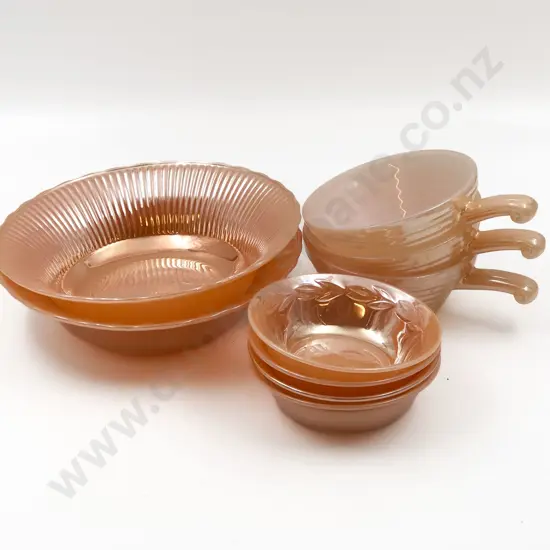 Qty of Vintage American "Fire-King" Oven Dishes