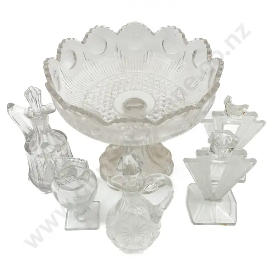 Small Quantity of Assorted Glassware and Pressed Glass Comport (AF)