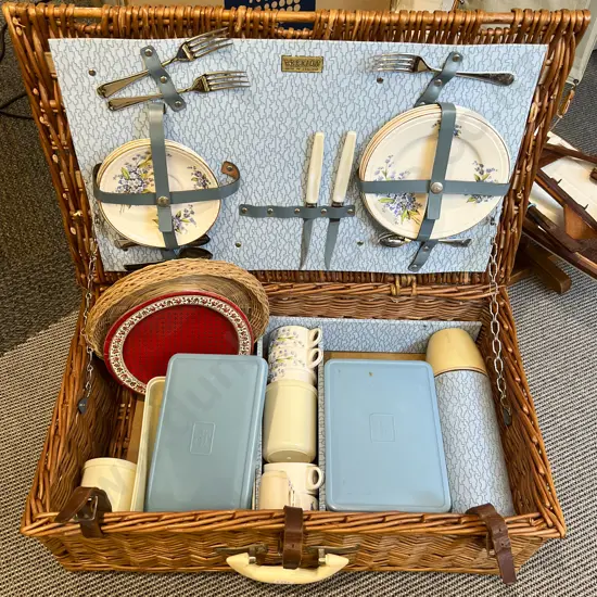 Wicker Picnic Basket With Fitted Interior (Incomplete)