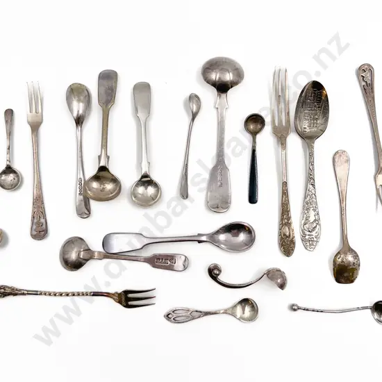 Small Quantity of Assorted S/P and S/S Cutlery