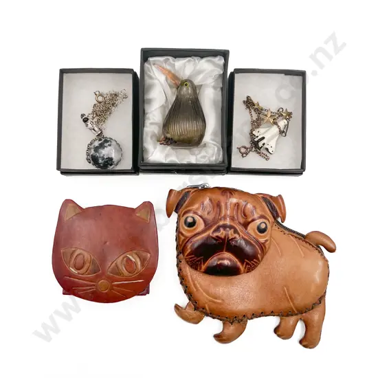 Quantity of Assorted Incl. Necklaces and Purses