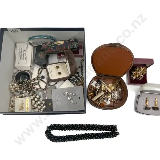 Quantity of Assorted Costume Jewellery