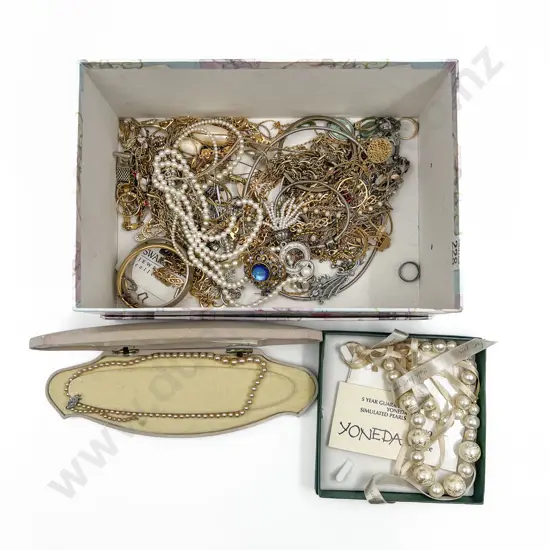 Quantity of Assorted Costume Jewellery