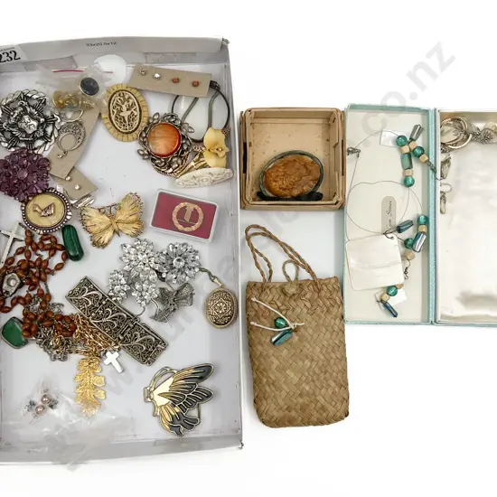 Quantity of Assorted Costume Jewellery