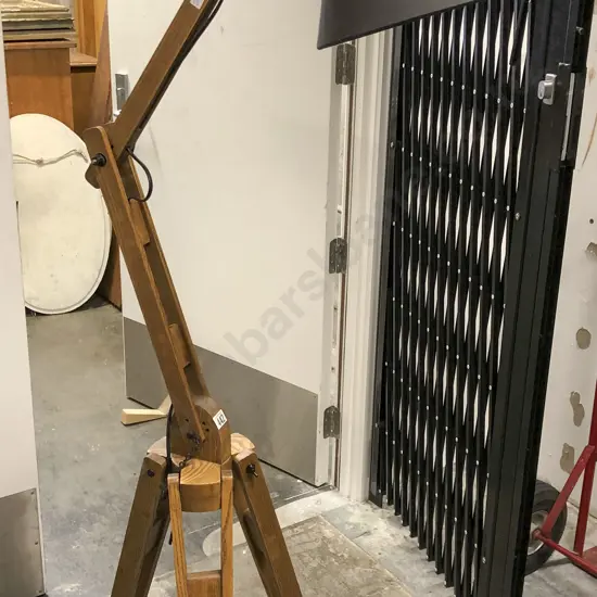 Modern Design Tripod Base Standard Lamp