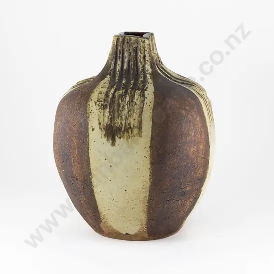 Juliet Peter Branch Pot