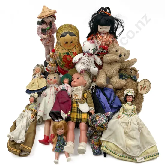 Quantity of Assorted Vintage Dolls incl Russian Doll