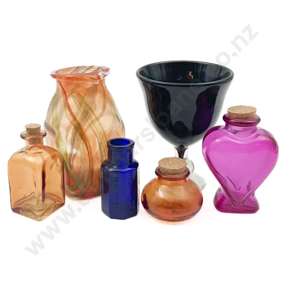 Quantity of Assorted Art Glass (6)