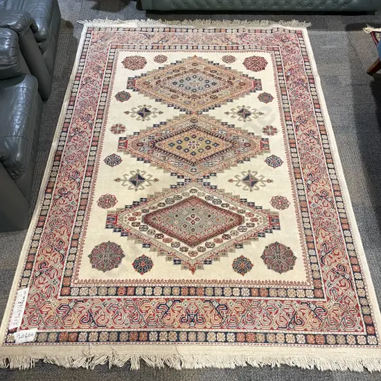 Persian Style Floor Rug - PLEASE NOTE PHOTO HAS BEEN CHANGED