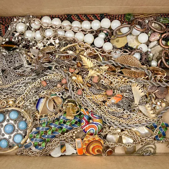 Collection Vintage and Modern Costume Jewellery