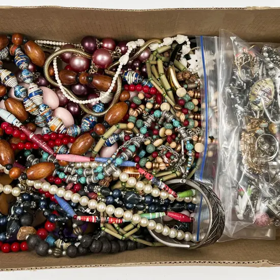 Collection Vintage and Fashion Costume Jewellery