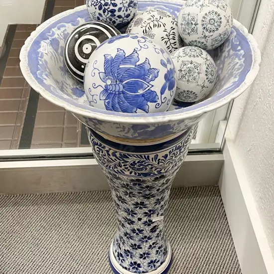 6 Various Blue and White Carpet Balls together with Small Plant Stand and Blue and White Bowl