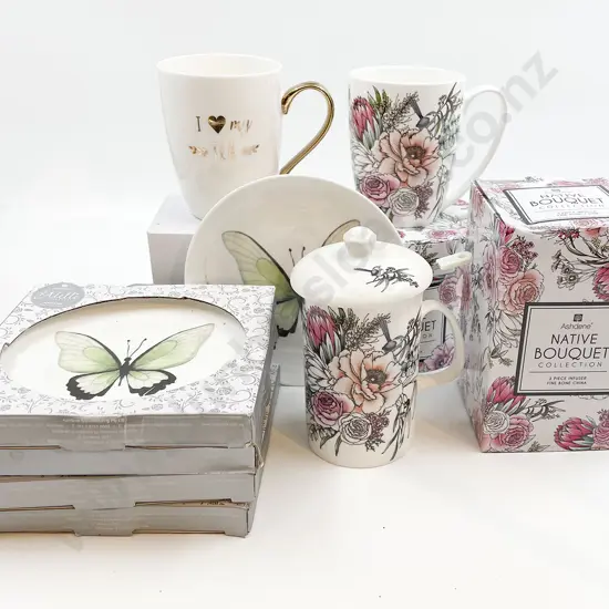 Qty of Assorted As New Boxed Mugs and Plates (7)