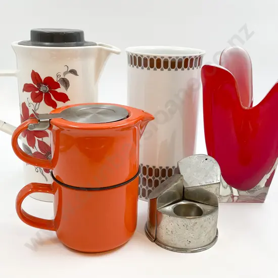 Qty of Assorted Retro Ceramics and Salt and Pepper