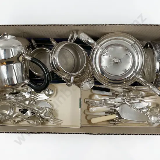 Quantity of Assorted S/P Together With Assorted Cutlery Incl. MOP Handled