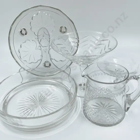Five Pieces of Assorted Crystal and Glass Including Comport