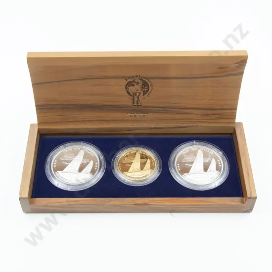 1995 Klondike International Boxed 'Team NZ' Americas Cup Medallion Set