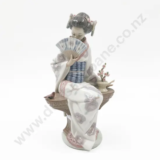 Lladro Figure of Seated Geisha