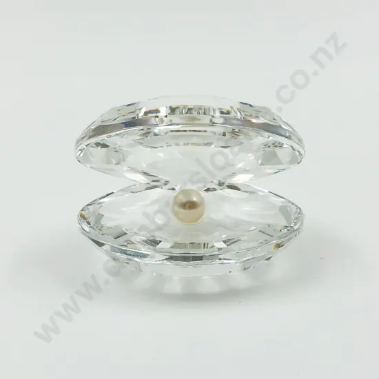 Swarovski Crystal Shell with Pearl