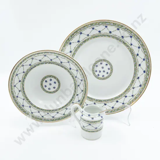 Eight Pieces of Limoges "L'allee Du Roy" Pattern China