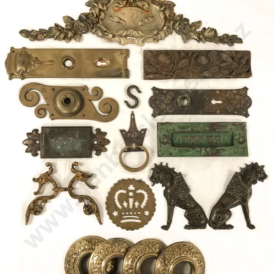 Quantity of Assorted Vintage Brass Metalware