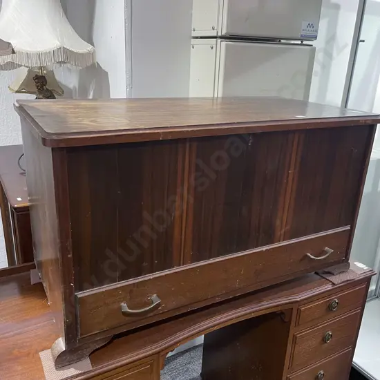 Blanket Chest With Drawer to Base (Borer)