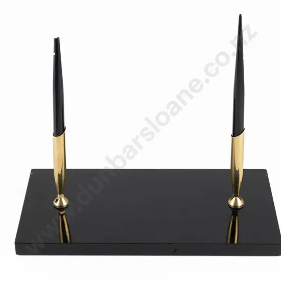 Sir Robert Muldoons Sheaffer Desk Pen Set