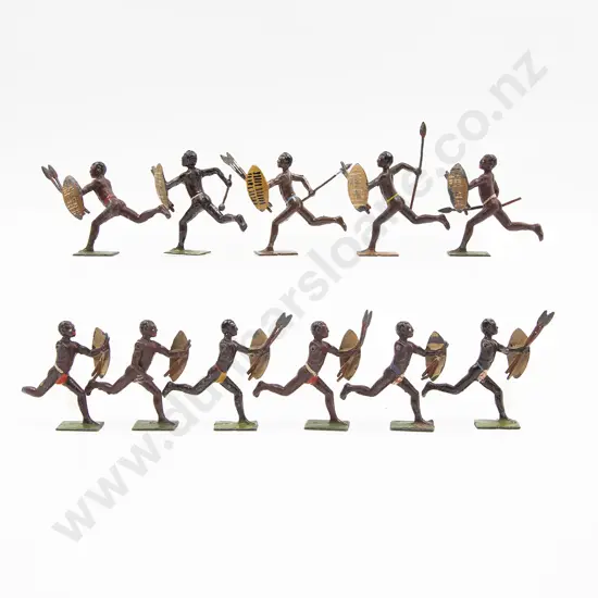 Britains Running Zulus Warriors 13pces