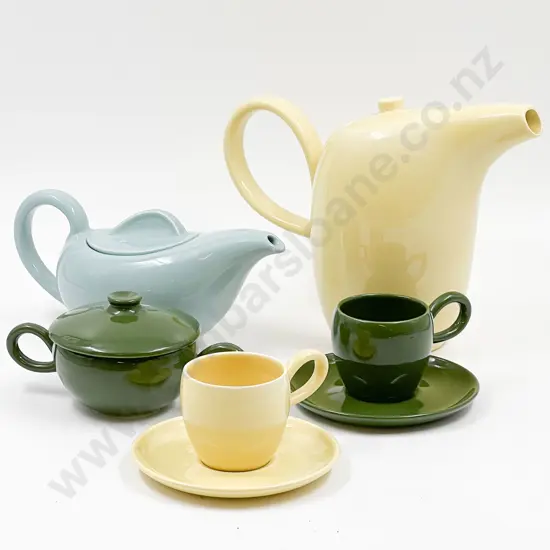 Quantity of Assorted Galaware and Meakin Crockery