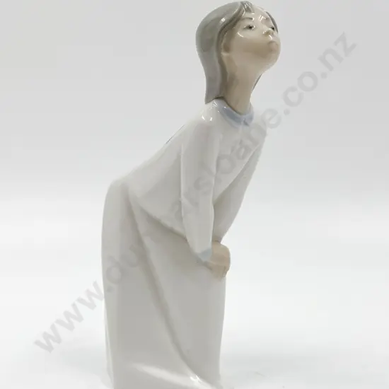 Lladro Figure of Girl Kissing