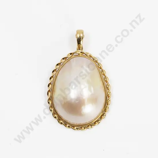 18ct Twist Framed Large Single Mabe Pearl Pendant