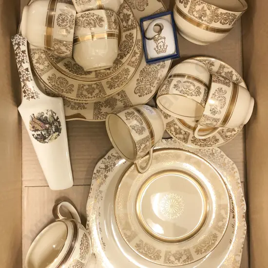 Box Lot incl Fancy China Part Teaset