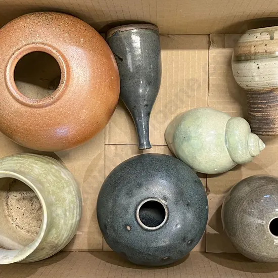 Box of Assorted Pottery Including NZ