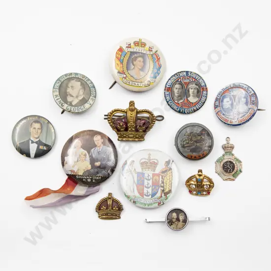Collection Royal Commemorative Tin Buttons and Pins (13)