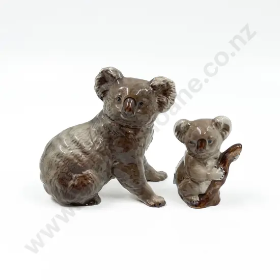Beswick Koala together with other Smaller Koala