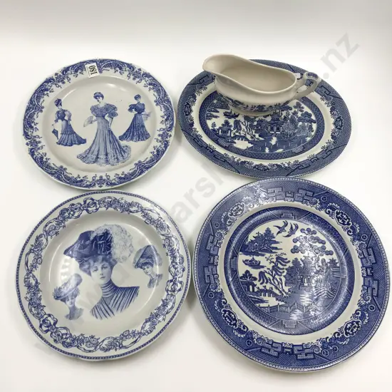 Small Quantity of Assorted Blue and White China