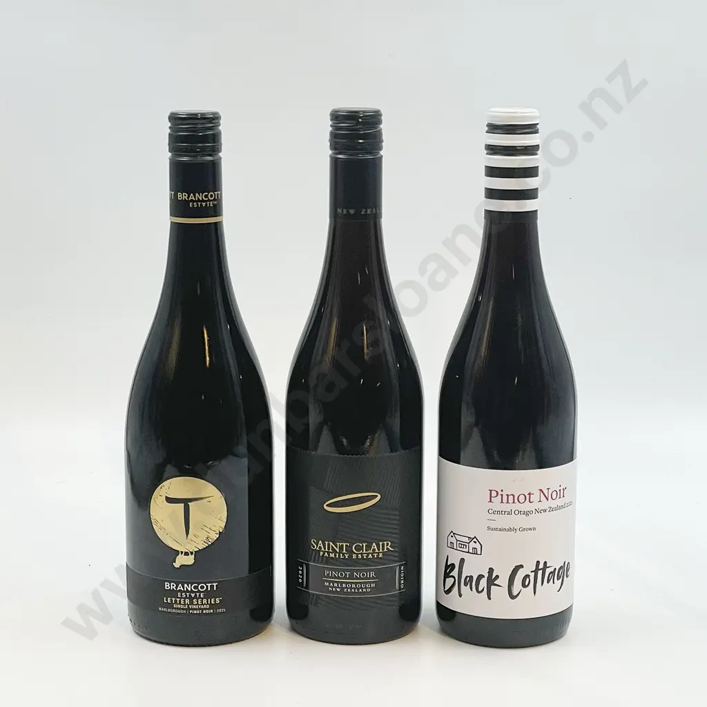 Six Bottles of Assorted NZ Pinot Noir Image 1++
