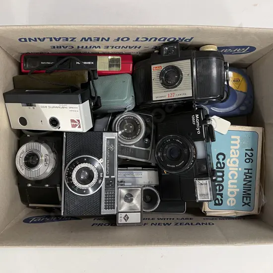 Quantity of Assorted Pocket Cameras and Others