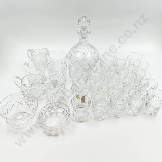 Thirty Three Pieces of Assorted Crystal and Glassware