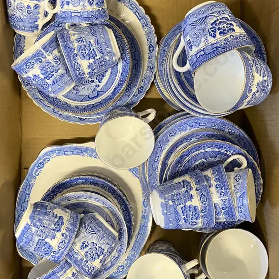 Quantity of Assorted Willow Pattern Blue and White China Including Royal Albert