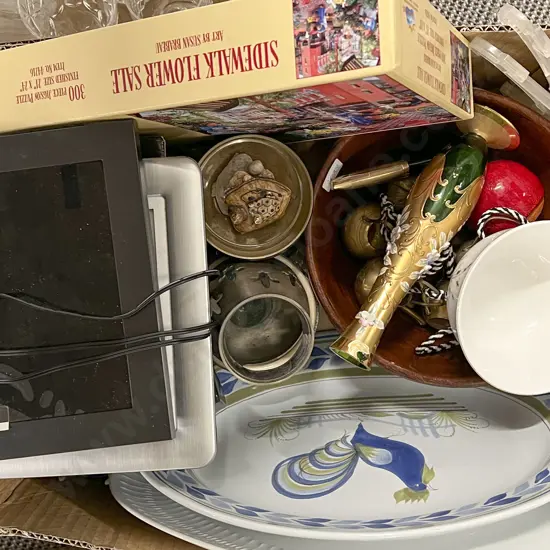 Mixed Quantity of Assorted Including Electronic Picture Frames