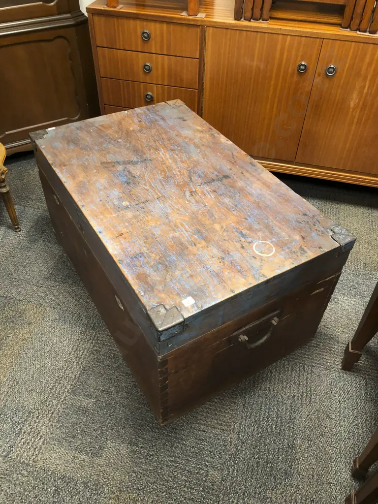 Large Vintage Blanket Chest Image 1++