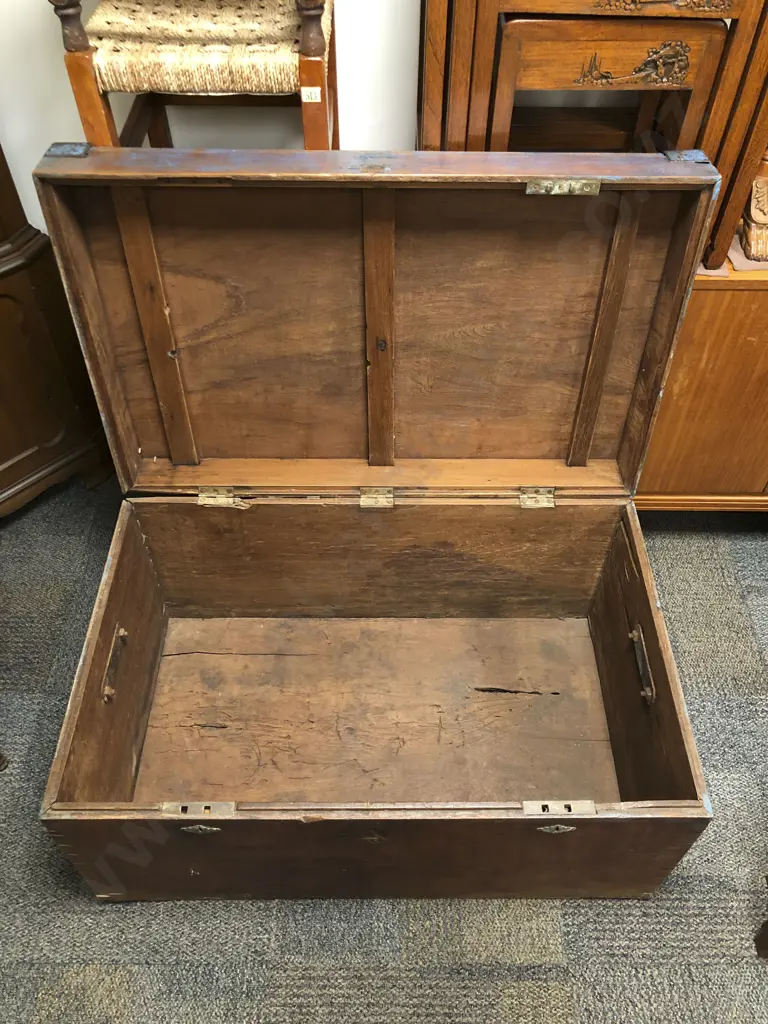 Large Vintage Blanket Chest Image 1++