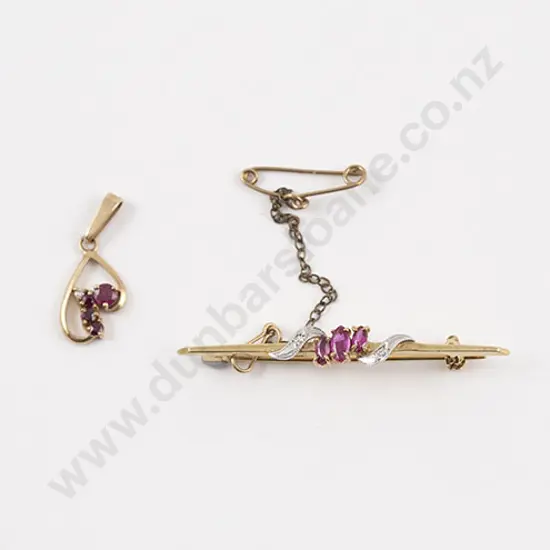 9ct Three Stone Ruby Bar Brooch