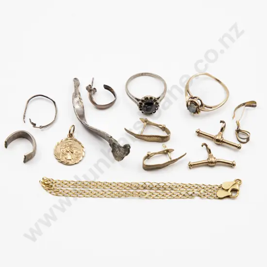 18ct 9ct and Silver Pieces (scrap)