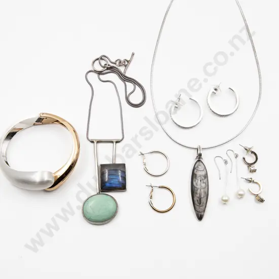 .925 Silver Stone Pendant on Wire Neck Chain