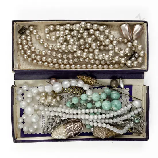 Vintage Boxed Rohan Imitation Pearl Bracelet
